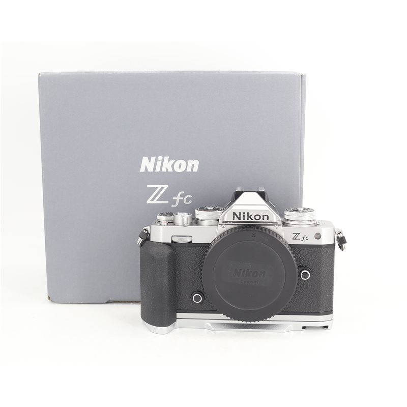 NIKON Z FC SILVER BODY USATO | Fcf Forniture Cine Foto Milano NIKON Z FC SILVER BODY USATO | Fcf Forniture Cine Foto Milano
