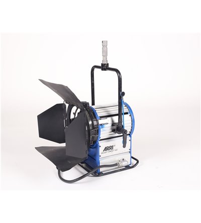 ARRI HMI FRESNEL 1200 + ALIMENTATORE ARRI 575/1200 + CAVO + CASE USATO