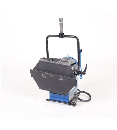 ARRI HMI FRESNEL 1200 + ALIMENTATORE ARRI 575/1200 + CAVO + CASE USATO