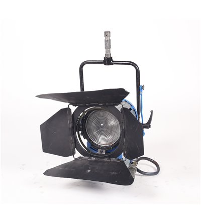 ARRI HMI FRESNEL 1200 + ALIMENTATORE ARRI 575/1200 + CAVO + CASE USATO